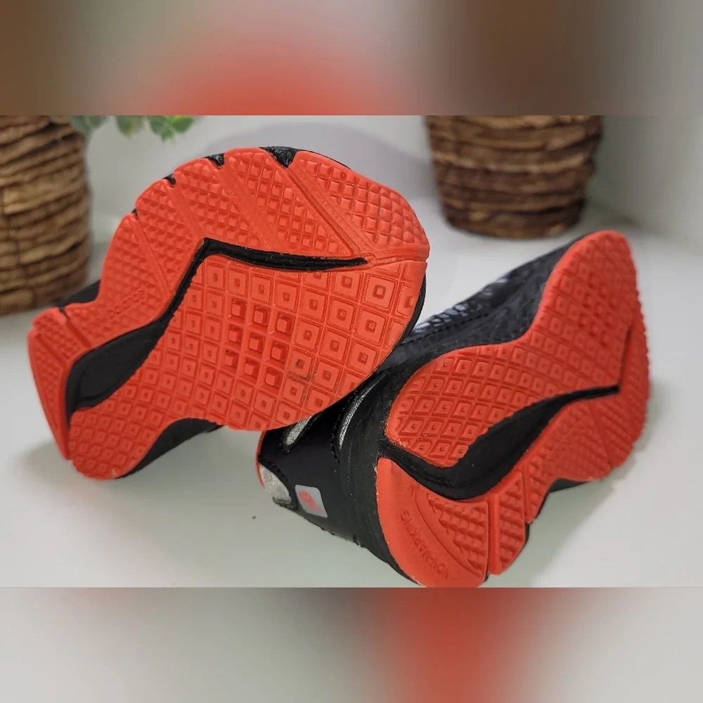 NEW BALANCE Red Snake Camouflage Running Walking Boys Athletic Shoe Baby SIZE 5 - Picture 2 of 4